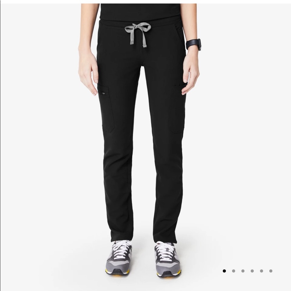 Yola skinny scrub